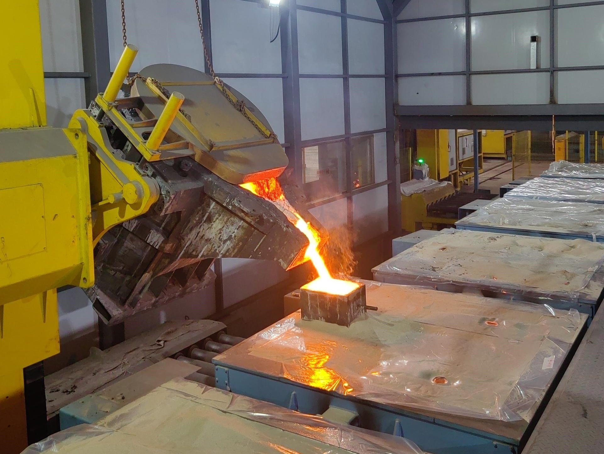 3自动浇注Automatic pouring.jpg